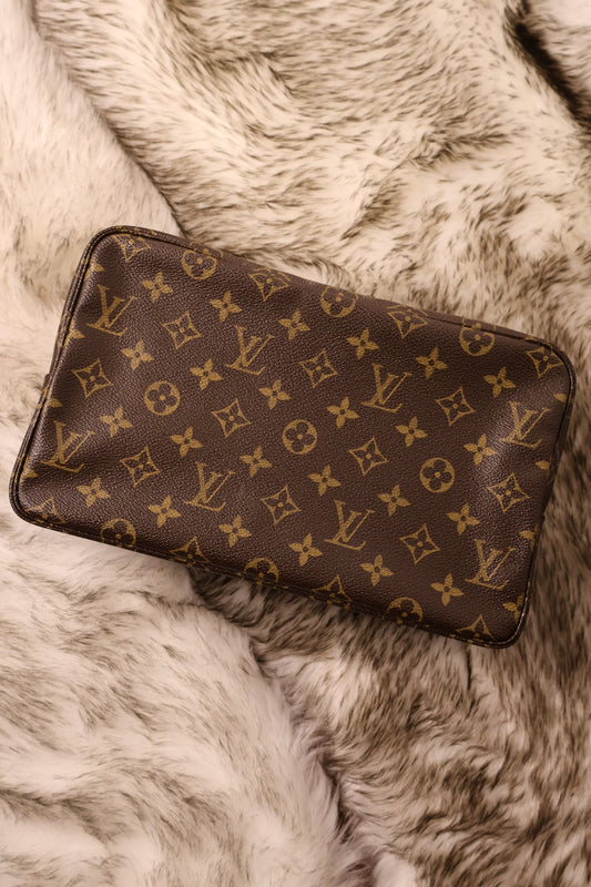 Louis Vuitton Trousse Toilette 28