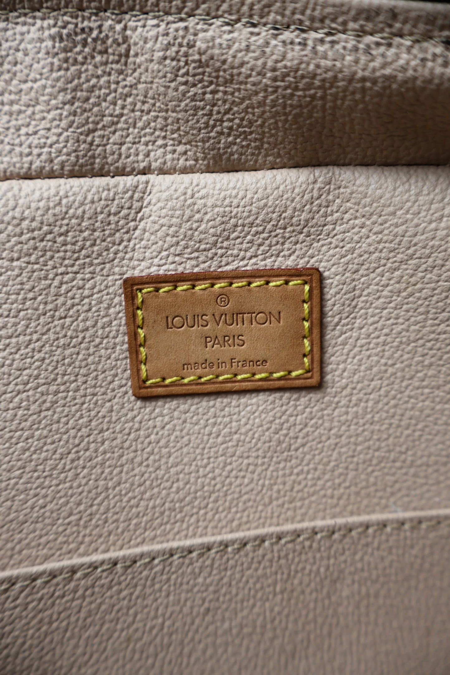 Louis Vuitton Trousse Toilette 28