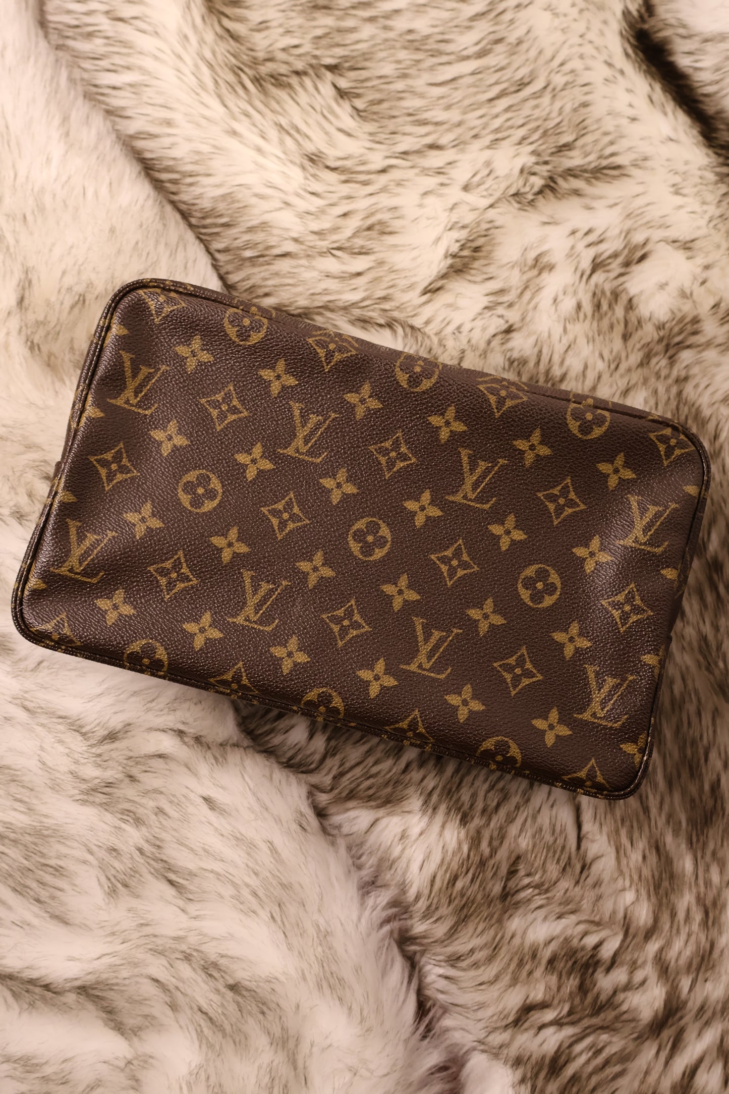Louis Vuitton Trousse Toilette 28