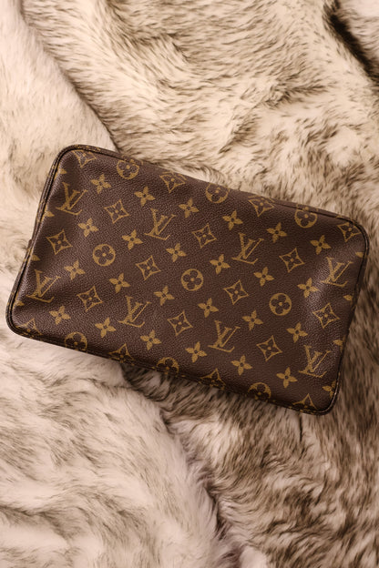 Louis Vuitton Trousse Toilette 28