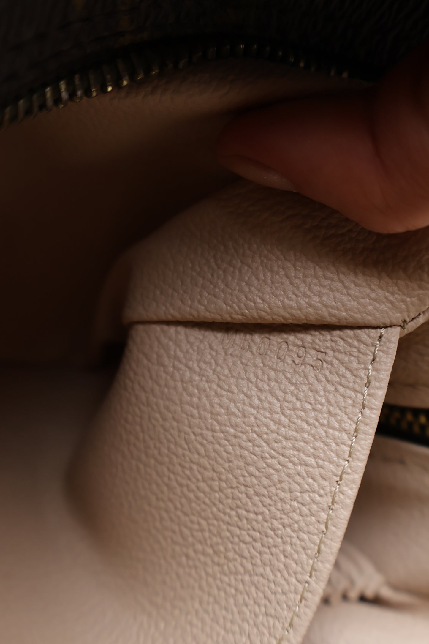 Louis Vuitton Trousse Toilette 28