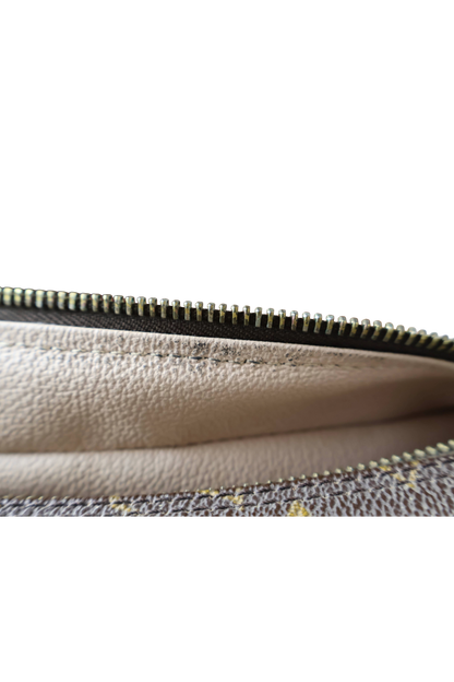 Louis Vuitton Trousse Toilette 28